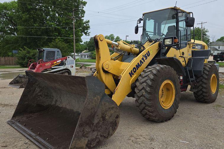 2015 Komatsu WA320-7